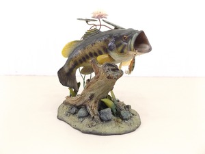 lot 72 image: Danbury Mint Backwater Bass by George Krurt Sculpture