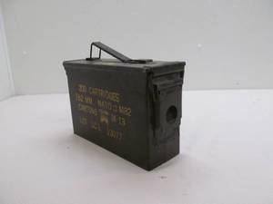lot 6 image: vintage military ammo can