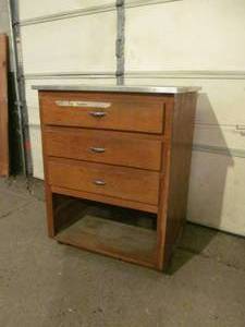lot 70 image: wood cabinet