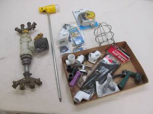 lot 86 image: gardening watering supplies