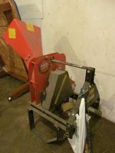 lot 4 image: Dr wood Professional power wood chipper