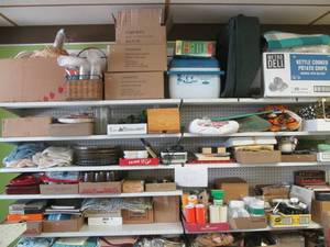 lot 31 image: home dcor, holiday dcor, material, kitchen items