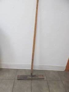 lot 109 image: concrete tool