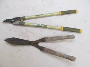 lot 120 image: hedge clipper, bypass lopper
