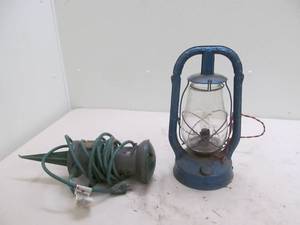 lot 121 image: outdoor outlet, vintage Dietz converted lamp
