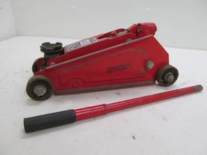 lot 154 image: floor jack