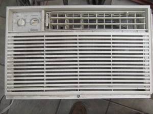 lot 115 image: Gibson window air conditioner unit