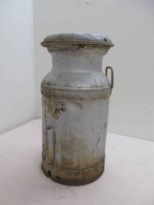 lot 134 image: vintage Country Club cream can