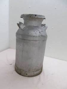 lot 136 image: Vintage Fulda Coop milk can