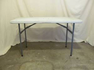 lot 140 image: poly folding table