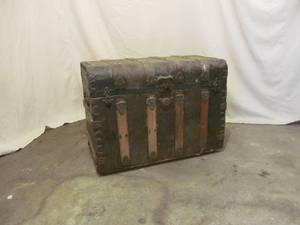 lot 144 image: antique travelers trunk