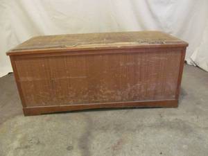 lot 145 image: vintage keepsake chest