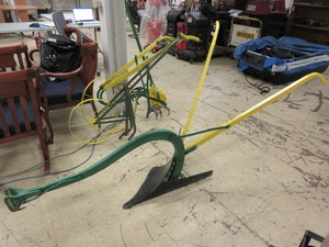lot 501 image: ANTIQUE FARMING PLOW