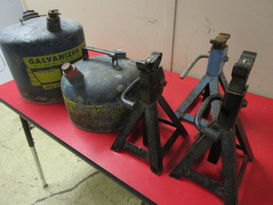 lot 519 image: CRAFTSMAN 2 14 TON JACK STANDS, GAS CANS