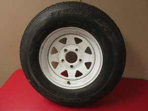 lot 520 image: TRAILER TIRE RIM