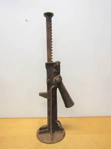 lot 56 image: LARGE Signed Antique JOYCE-CRIDLAND Cast Iron Railroad Jack