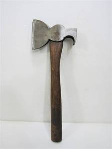 lot 69 image: Nice Old Vintage NORTHERN KING Hatchet