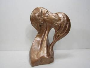 lot 80 image: Signed Vintage Austin Productions Romantic Sculpture