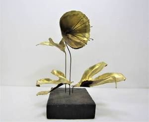lot 81 image: Vintage Mid Century Brass Flower Sculpture