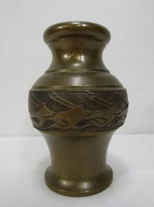 lot 86 image: Heavy Vintage Japanese Brass Vase