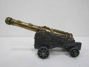 lot 87 image: El Tigre Metal Cannon Desk Statue