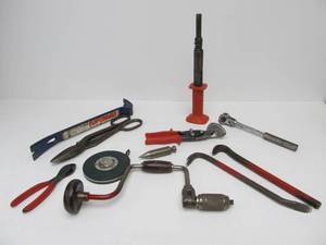 lot 130 image: Group of Vintage Tools