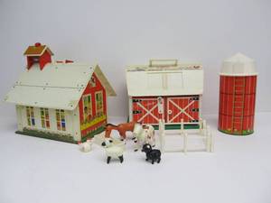 lot 124 image: Vintage Fisher Price Family Farm Playset 