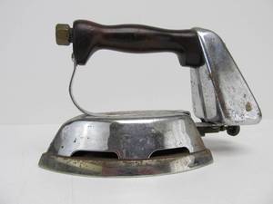 lot 126 image: Vintage 1930s Quick-Lighting Gasoline Iron