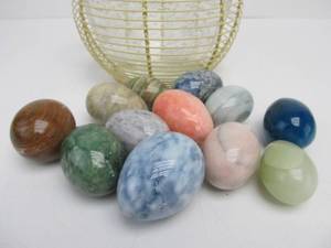 lot 127 image: Solid OnyxStone Eggs wBasket
