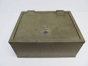 lot 256 image: Old Vintage VICTOR Strongbox Safe w Original Working Key