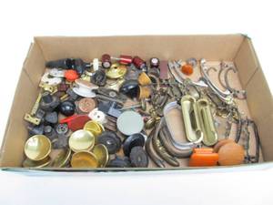 lot 258 image: Lot of Vintage Hardware - Handles Pulls Knobs etc