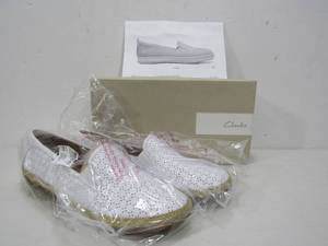 lot 335 image: Brand New CLARKS Ladies Molly Danelly White Leather Shoes