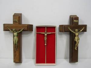 lot 139 image: Vintage Catholic Last Rights Boxes & Brass Crucifix