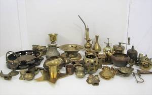lot 149 image: LARGE Lot of Assorted Vintage etc Solid Brass Items