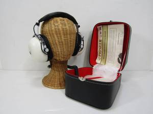 lot 153 image: Nice Vintage PIONEER Model SE-50 Headphones wCase