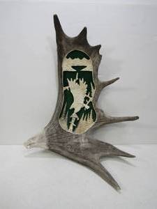 lot 268 image: Moose Antler wHand Carved Flying Eagle Scene