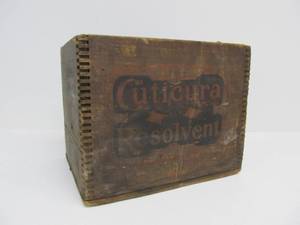 lot 298 image: Antique Dovetailed Wood Advertising Crate