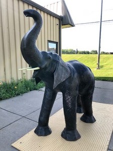 lot 7 image: Fantastic HUGE Genuine Leather Elephant