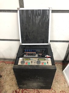 lot 354 image: Rolling Professional Audio Cabinet wWorking NUMARK Dual Professional CD Player & Peavey Powered Mixer 