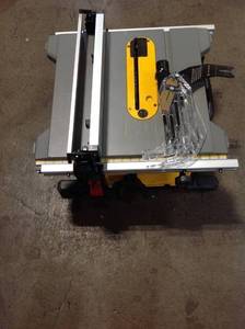 DEWALT 15 Amp Corded 8-14 in. Compact Jobsite Tablesaw SEE PICS