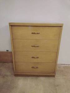 lot 128 image: Vintage Dresser