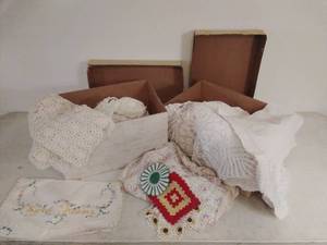 lot 129 image: Two Boxes of Vintage Linens