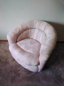 lot 113 image: Vintage Pink Upholstered Accent Chair
