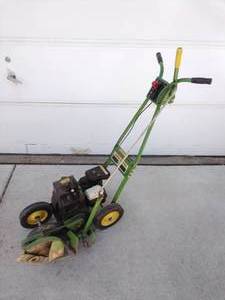 lot 202 image: John Deere Gas-Powered Edger