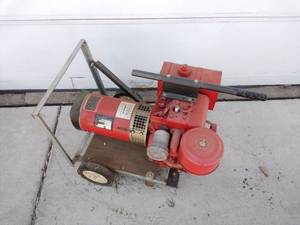lot 208 image: Briggs & Stratton Master Volt Generator