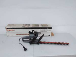 lot 219 image: Black & Decker Lawnforce 20 Hedge Trimmer
