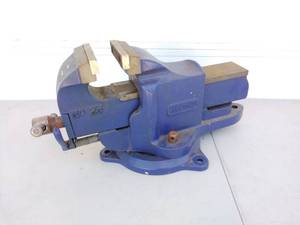 lot 226 image: #23 Record Bench Vise