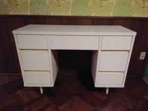 lot 117 image: Vintage White Desk with Contents