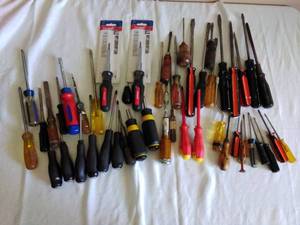 lot 100 image: Lot of Screwdrivers