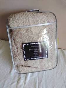 lot 102 image: Down Alternative Throw